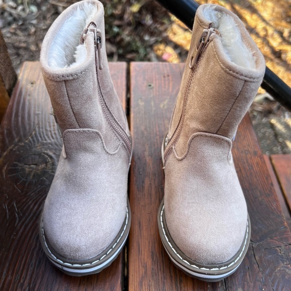 CAT & JACK ISLA FAUX FUR LINED BOOTS SIZE 5 NEW - Picture 3 of 10